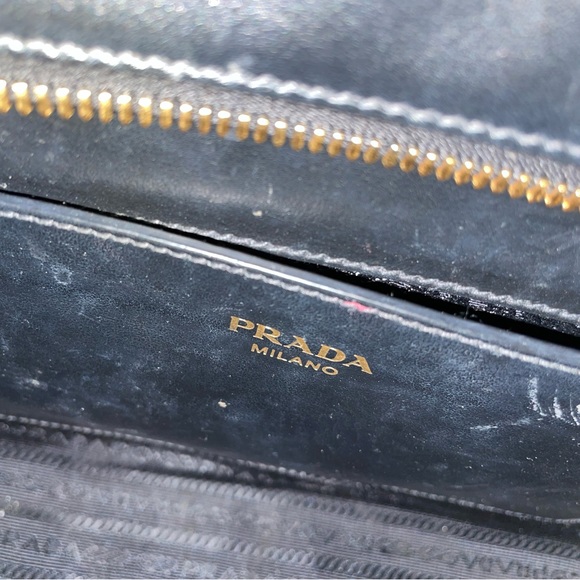 100% Authentic Prada Women's Medium Saffiano Leather Shoulder Tote Handbag - Picture 5 of 6